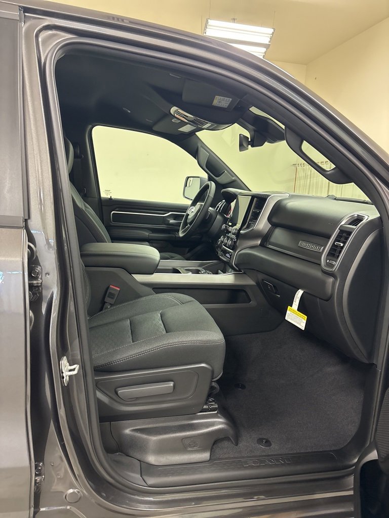 New 2026 RAM 1500 4x4 Crew Cab image 29