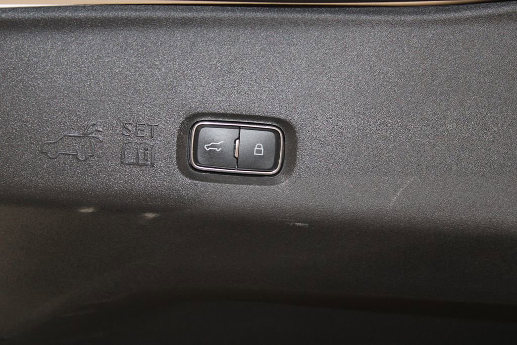 Used 2025 Lincoln Navigator Reserve image 23