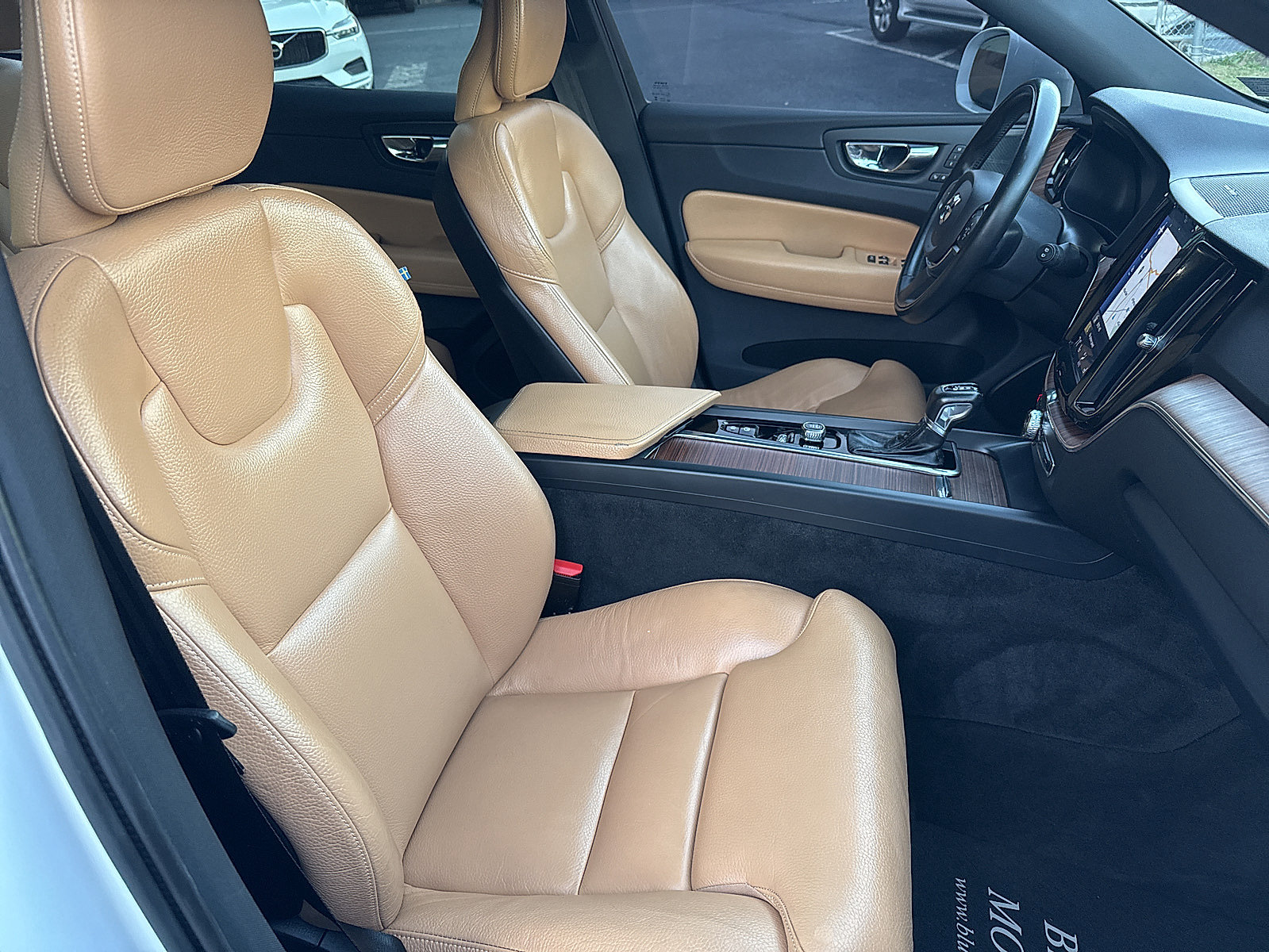 Used 2019 Volvo XC60 T5 Momentum w/ Multimedia Package AWD/4WD image 46