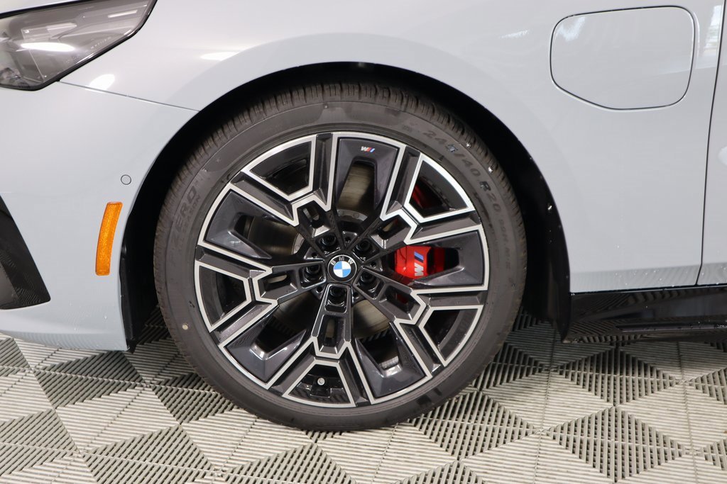 New 2026 BMW 550e xDrive image 19