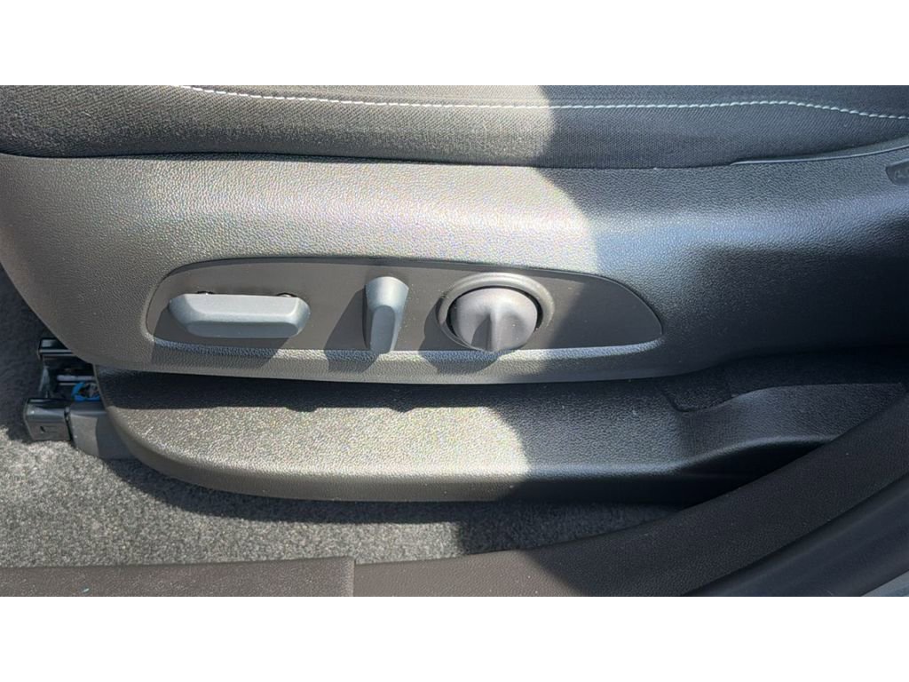 Used 2025 Chevrolet Blazer LT image 29