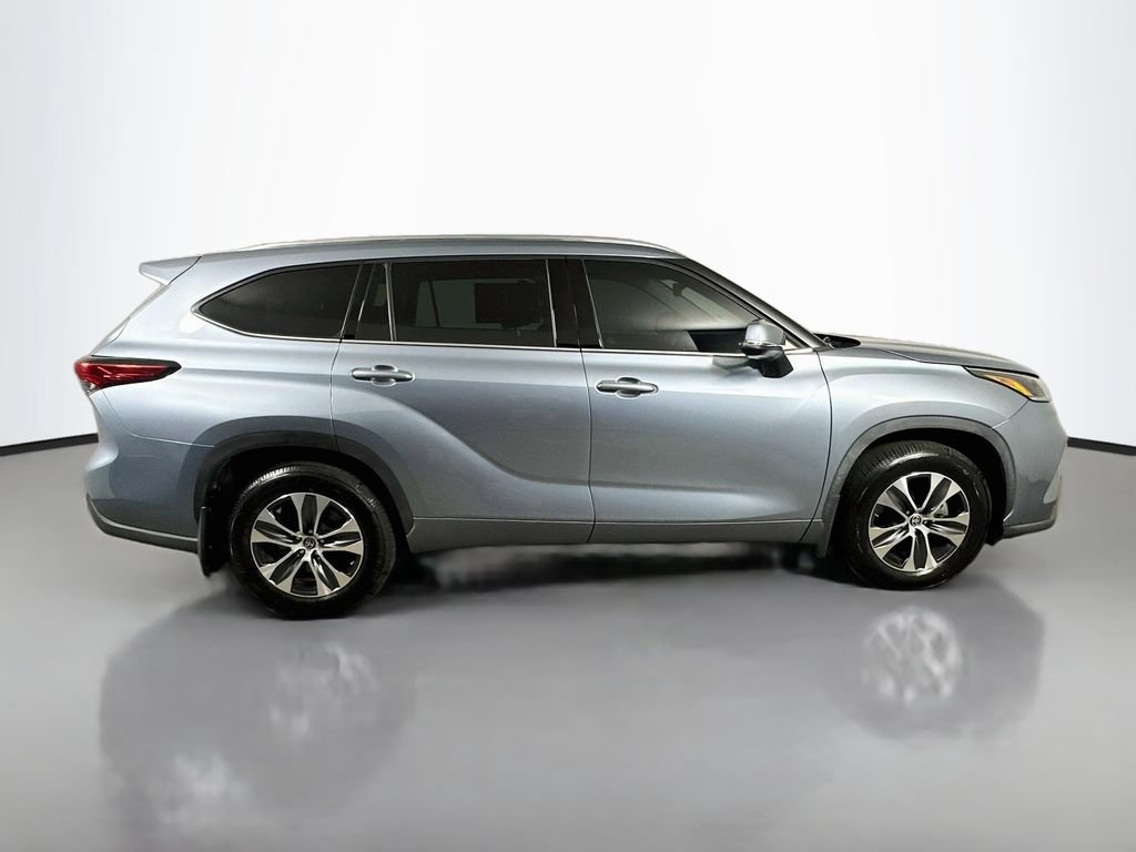 Used 2021 Toyota Highlander XLE FWD image 7