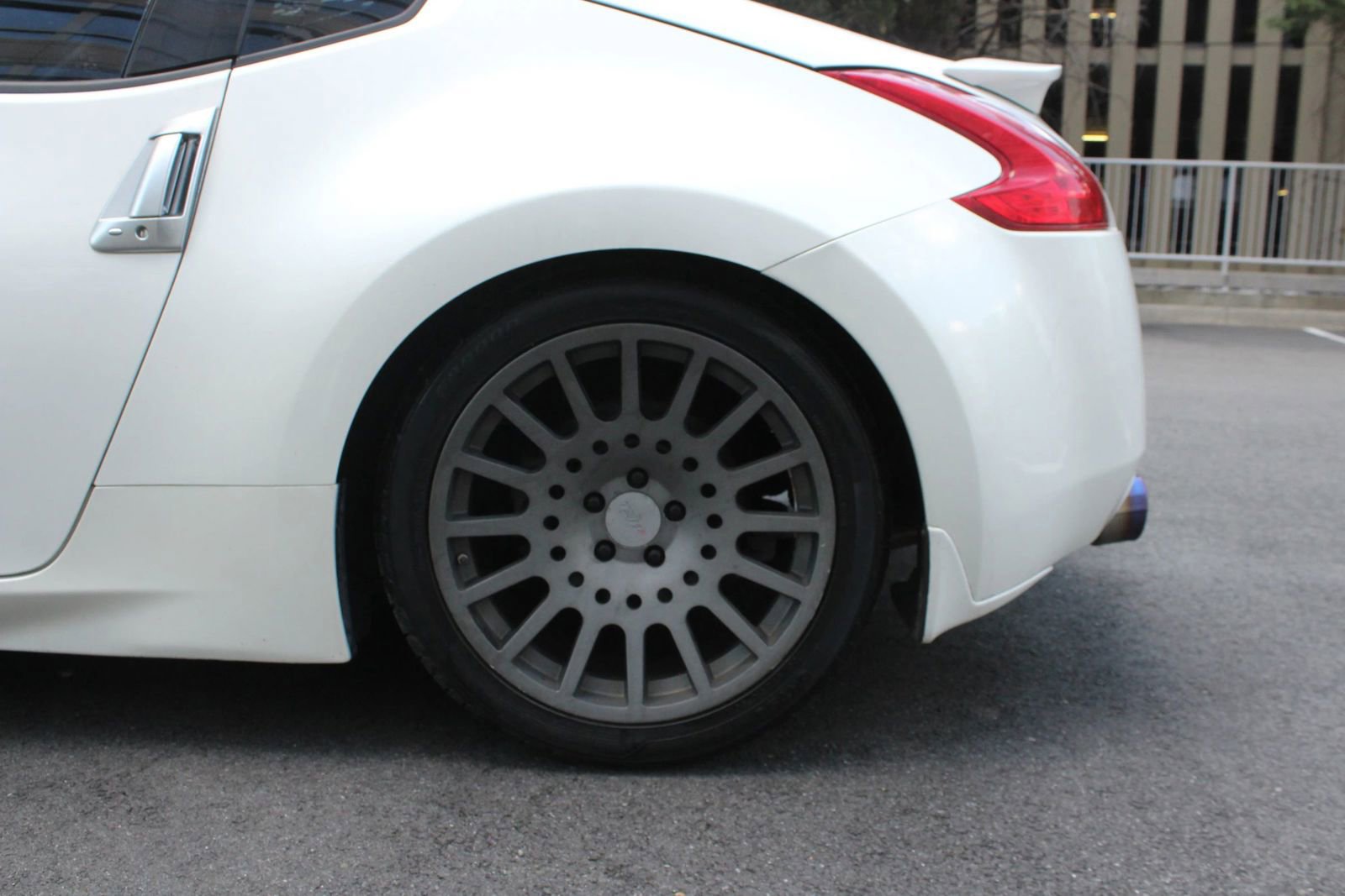 Used 2011 Nissan 370Z Coupe RWD image 10