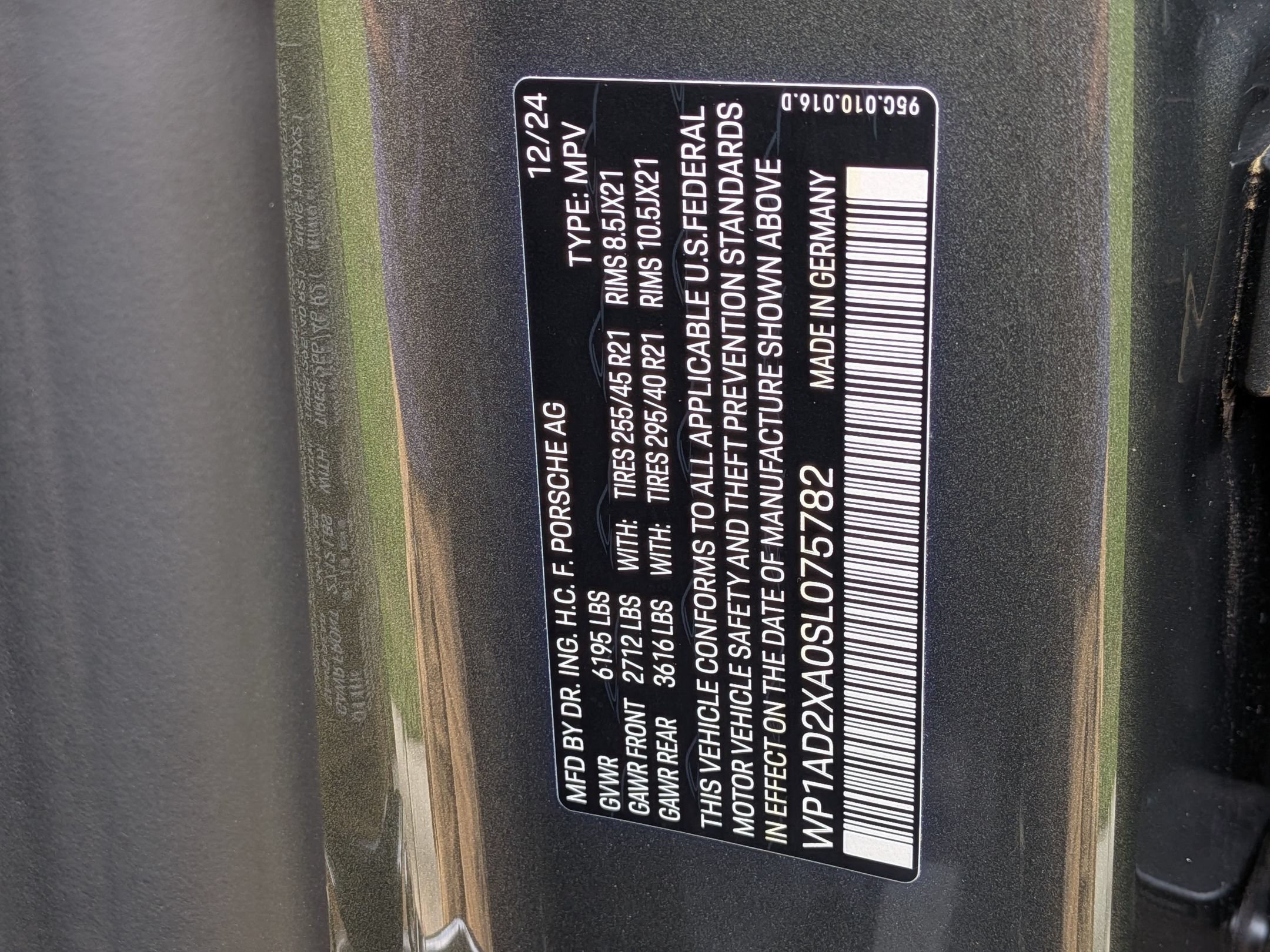 Certified 2025 Porsche Macan Electric RWD image 40