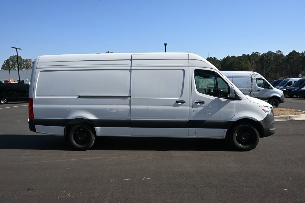 Used 2025 Mercedes-Benz Sprinter 2500 image 22