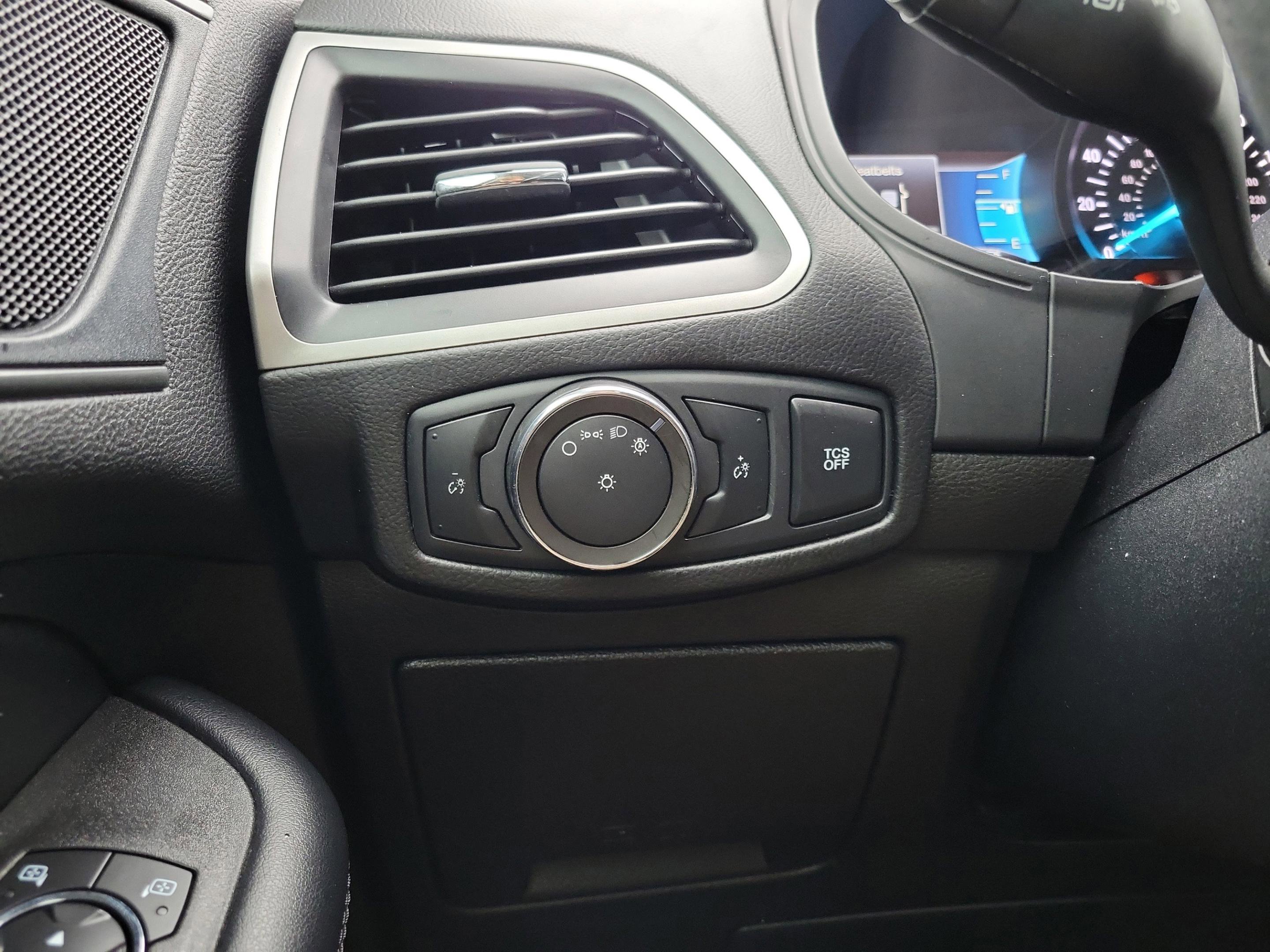 Used 2022 Ford Edge SE w/ Black Appearance Package image 10