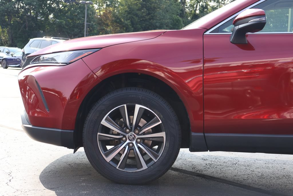 Certified 2022 Toyota Venza LE AWD/4WD image 2