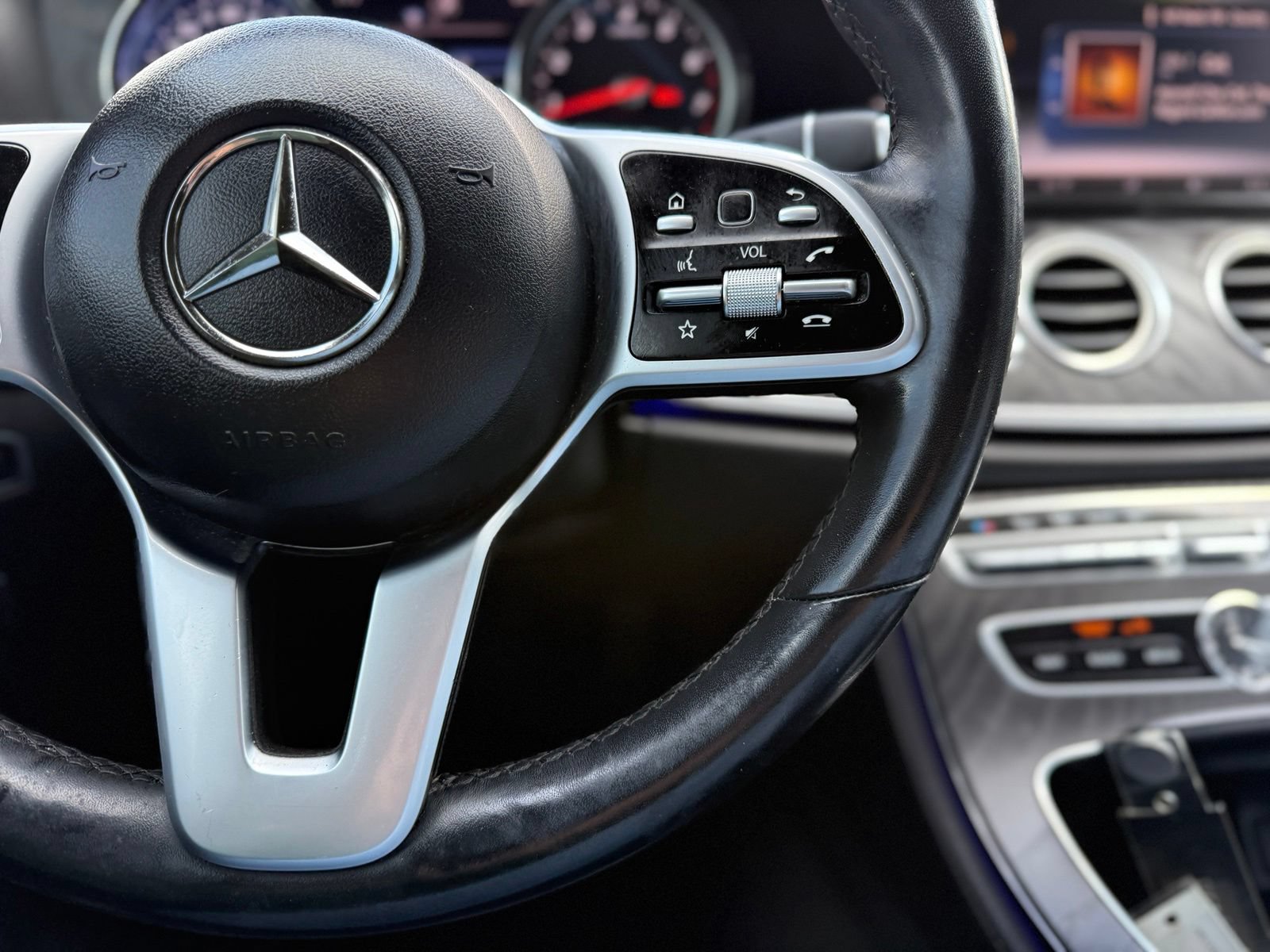Used 2019 Mercedes-Benz E 300 4MATIC image 27