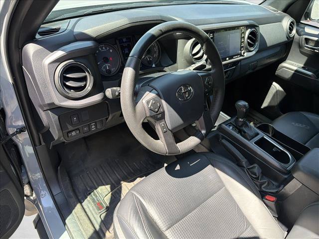 Used 2020 Toyota Tacoma TRD Sport w/ TRD Premium Sport Package AWD/4WD image 13