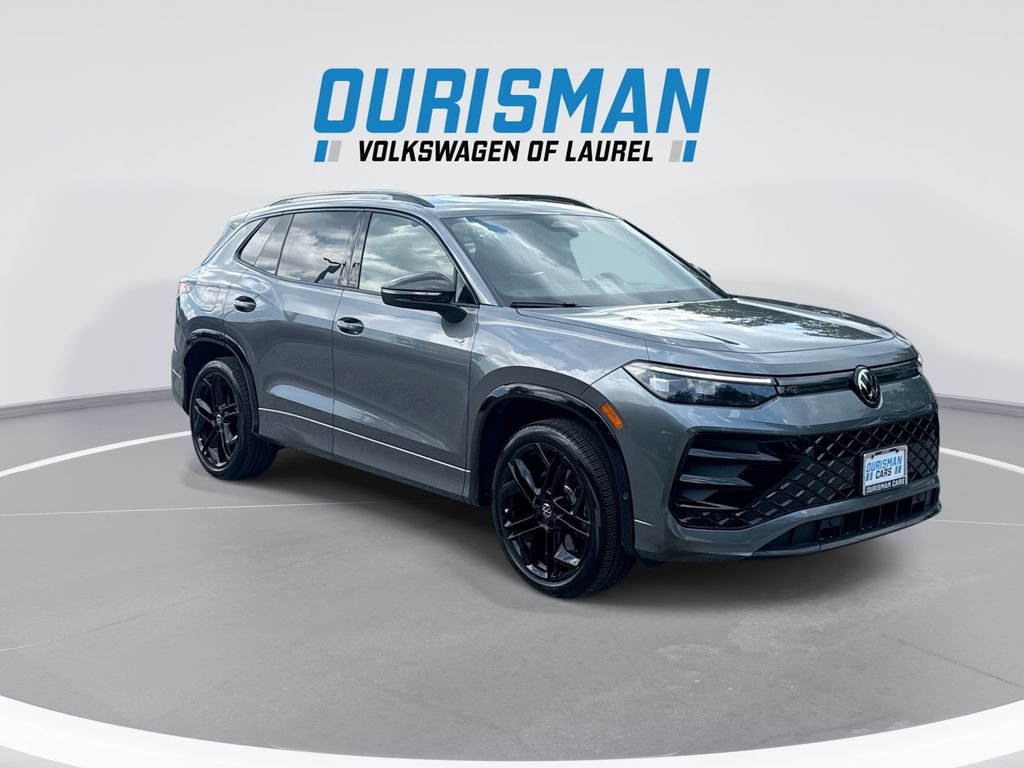 Used 2025 Volkswagen Tiguan SE R-Line AWD/4WD image 2