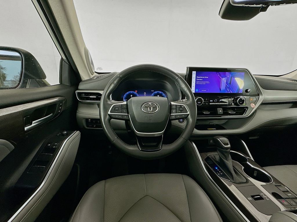 Used 2023 Toyota Highlander Platinum image 23