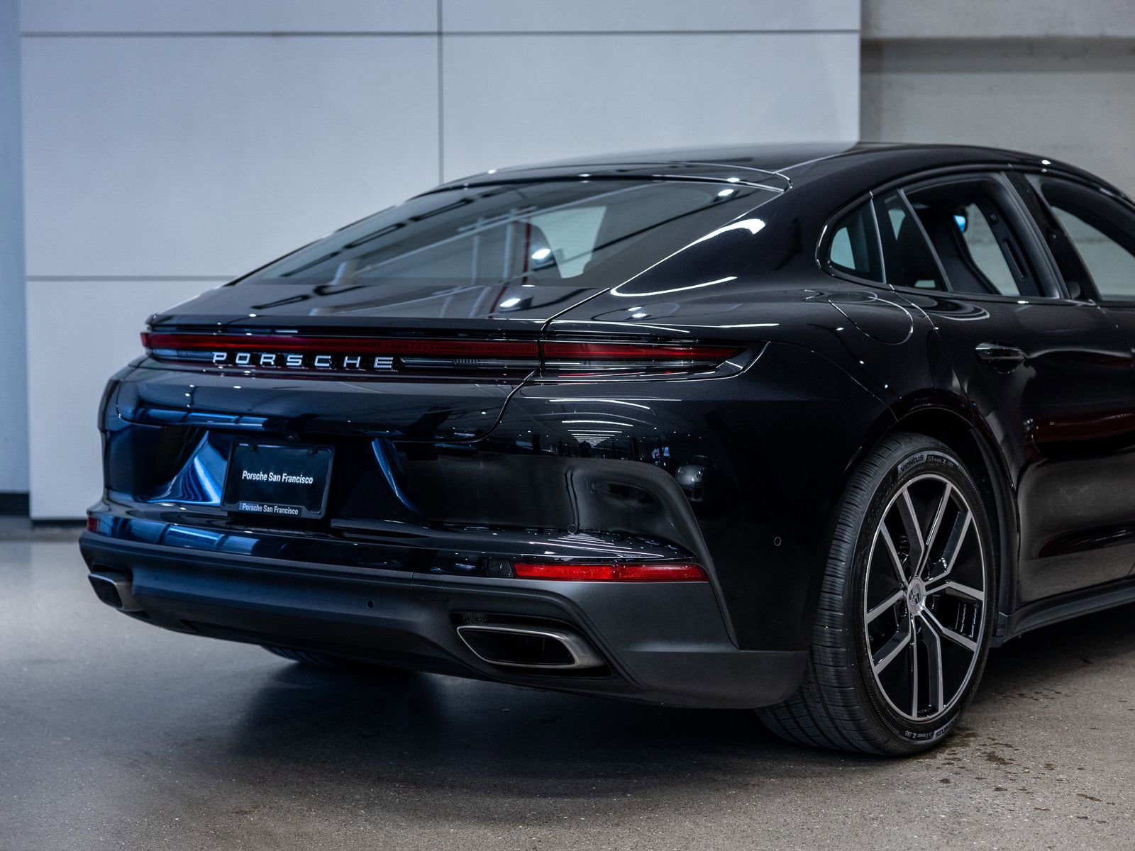 Certified 2025 Porsche Panamera RWD image 25