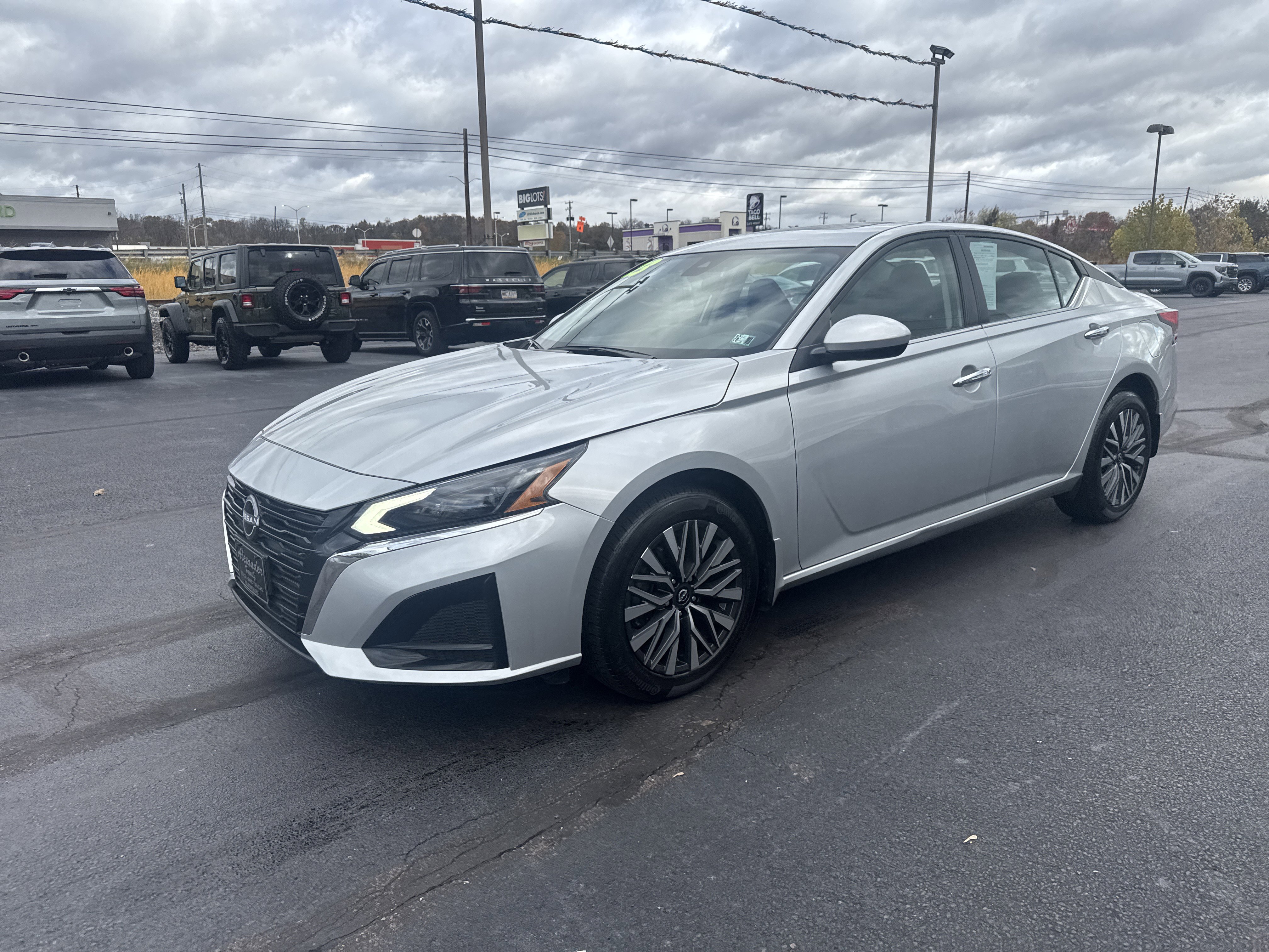 Used 2023 Nissan Altima 2.5 SV w/ SV Premium Package image 8