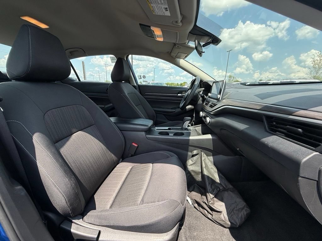 Used 2025 Nissan Altima 2.5 SV FWD image 29