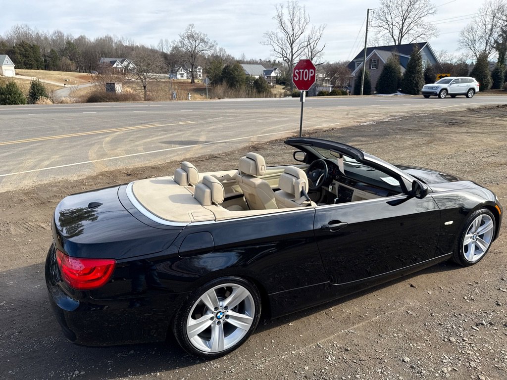 Used 2011 BMW 328i Convertible w/ M-Sport Package image 19