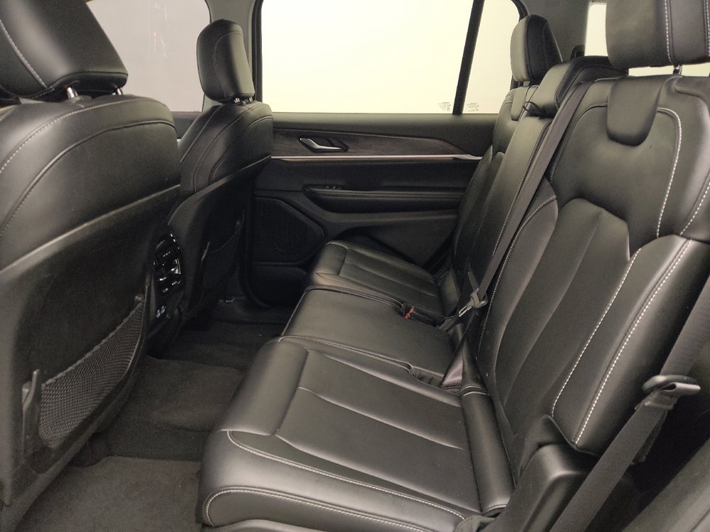 Used 2023 Jeep Grand Cherokee L Limited AWD/4WD image 18