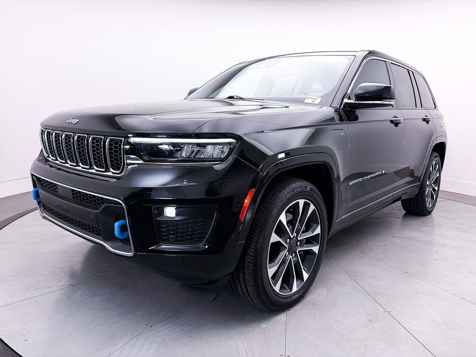 Used 2023 Jeep Grand Cherokee Overland w/ Luxury Tech Group IV AWD/4WD image 14