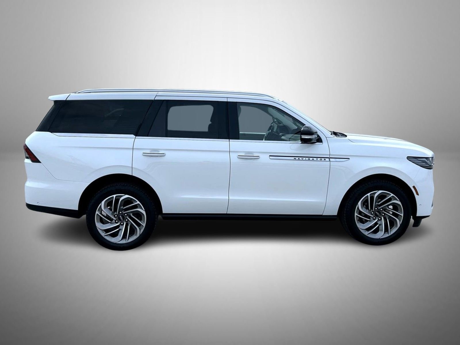 Used 2025 Lincoln Navigator Reserve AWD/4WD image 4