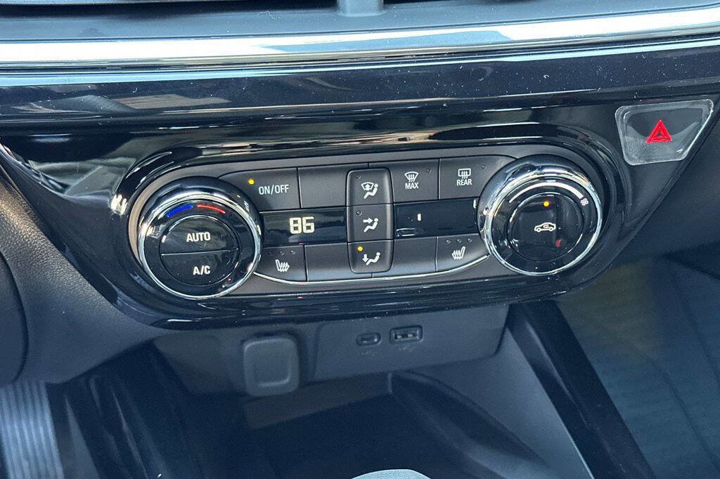 New 2026 Chevrolet Trax RS w/ Sunroof Package image 21