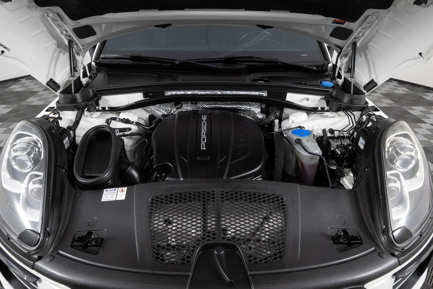 Used 2018 Porsche Macan image 42