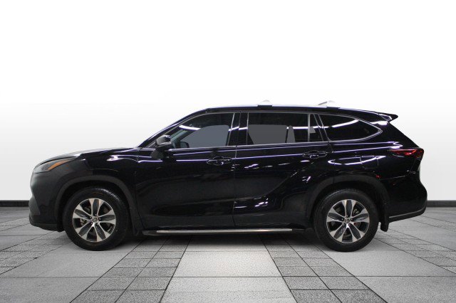Used 2022 Toyota Highlander XLE image 4