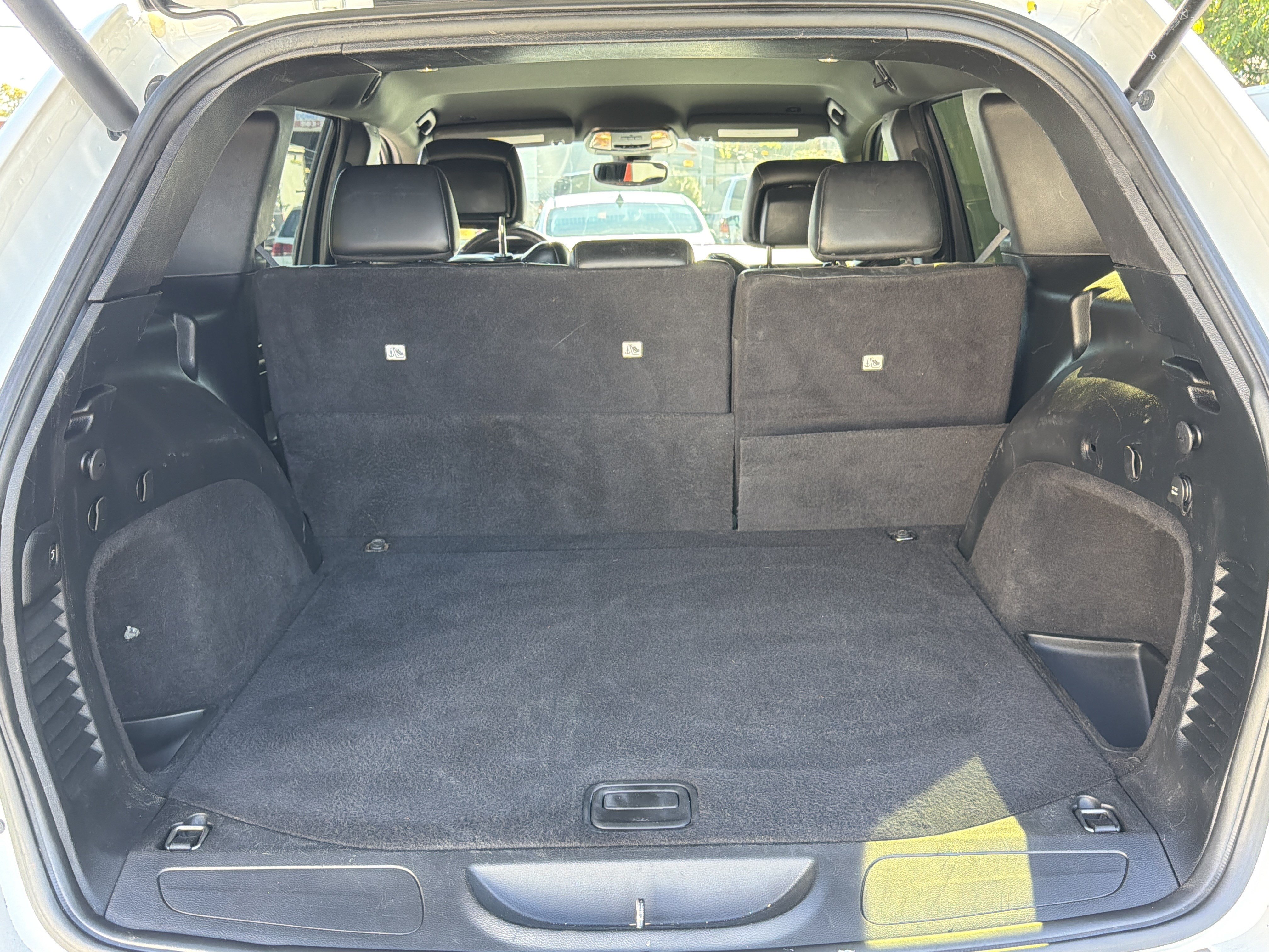 Used 2017 Jeep Grand Cherokee Altitude RWD image 4