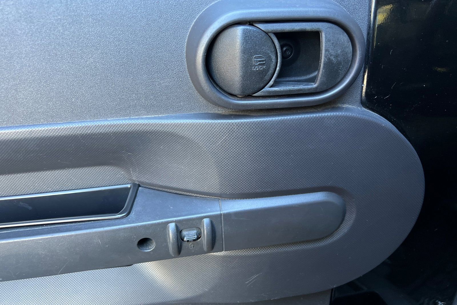 Used 2008 Jeep Wrangler Unlimited Rubicon w/ Dual Top Group image 12