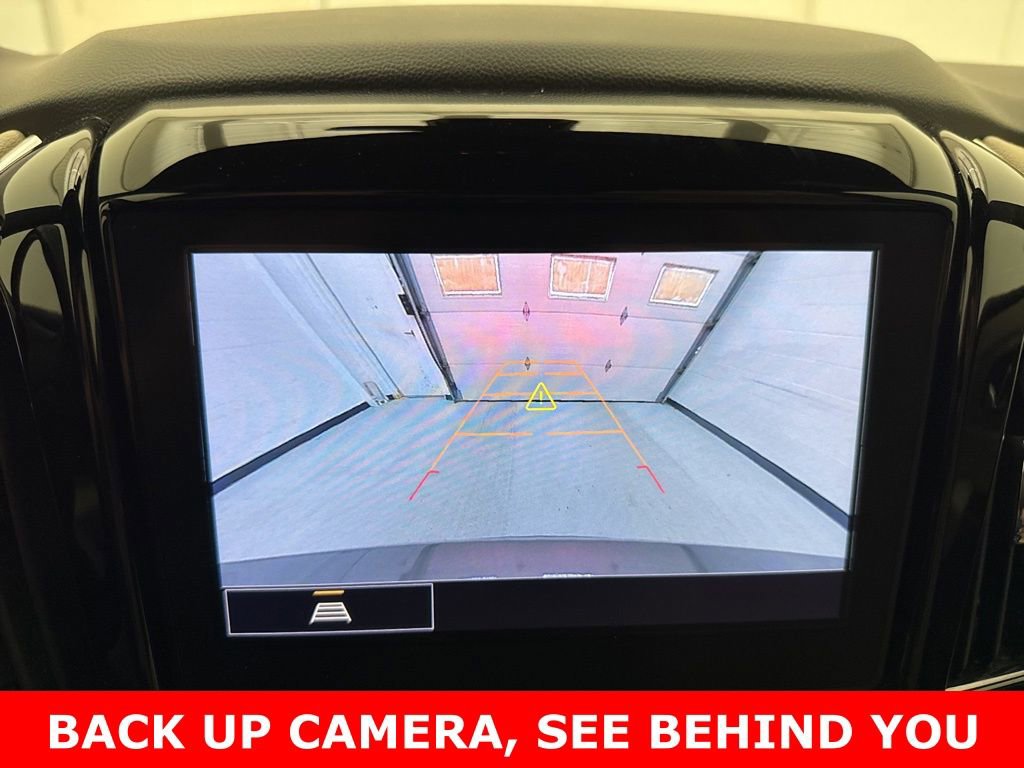 Used 2022 Chevrolet Traverse LT image 2