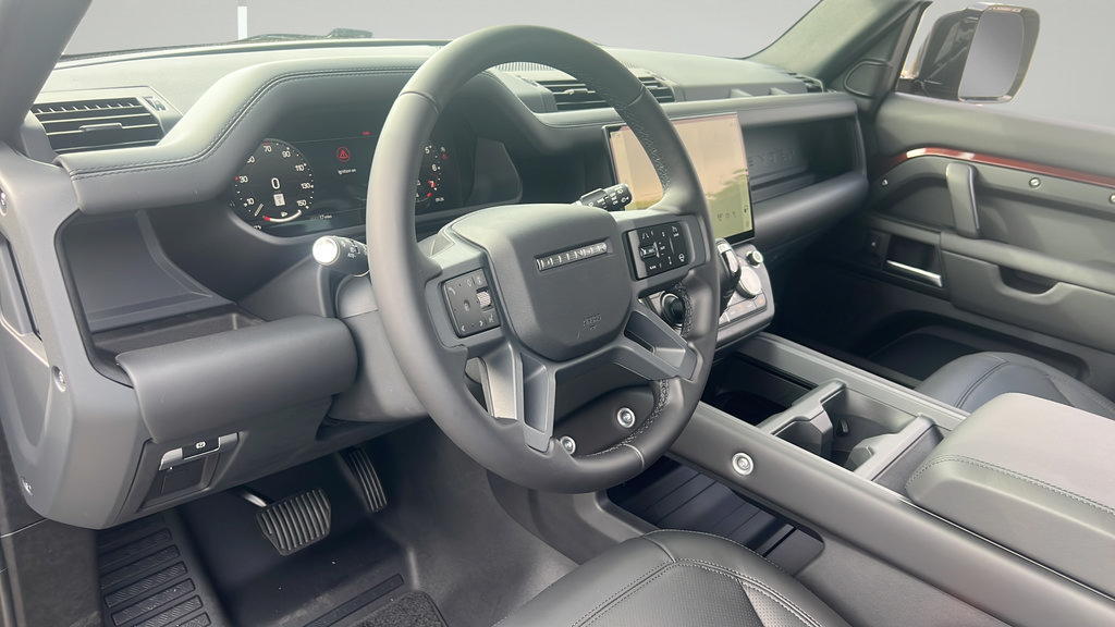 New 2026 Land Rover Defender 90 X-Dynamic SE AWD/4WD image 4