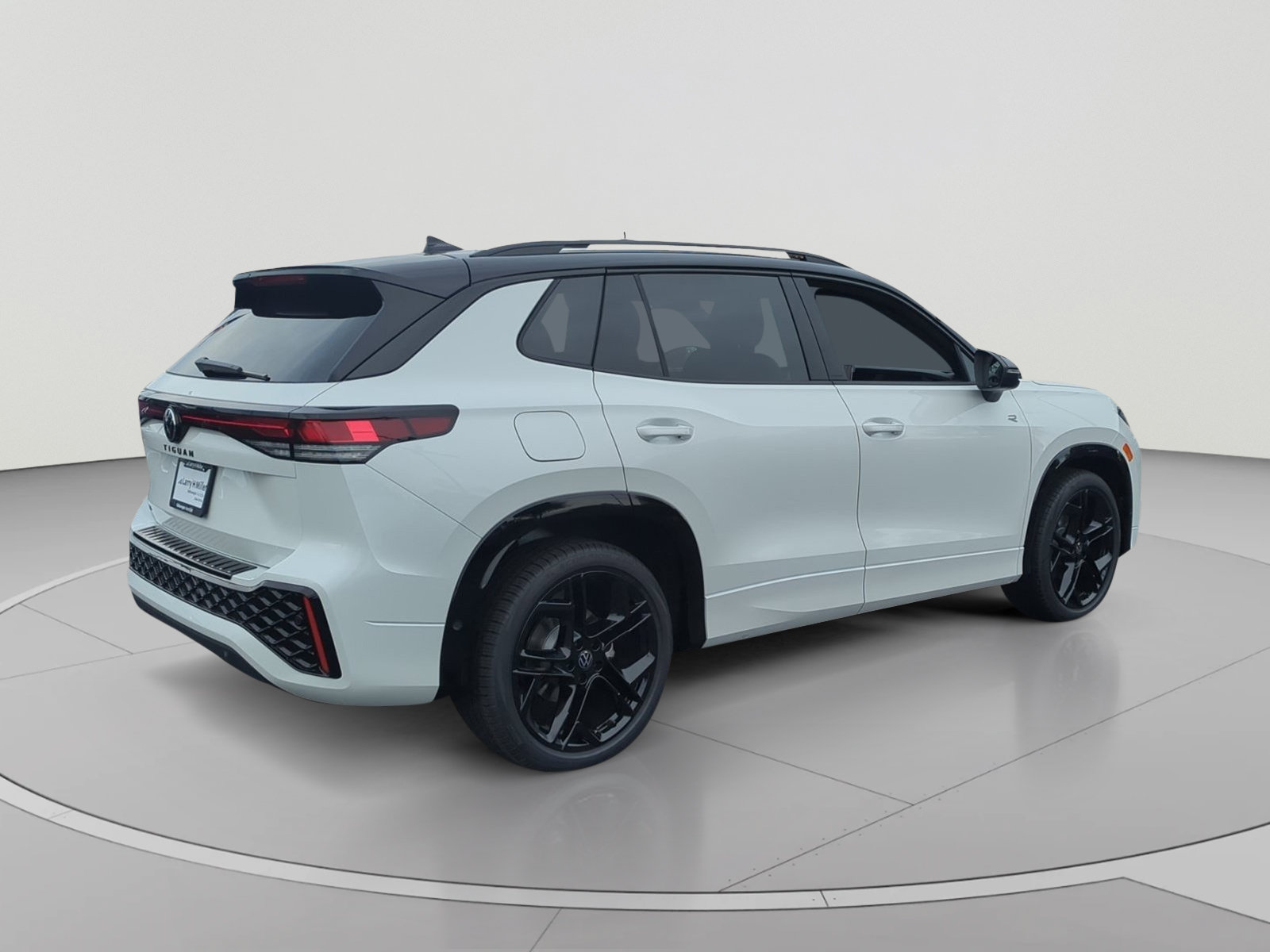 New 2026 Volkswagen Tiguan SE R-Line FWD image 5