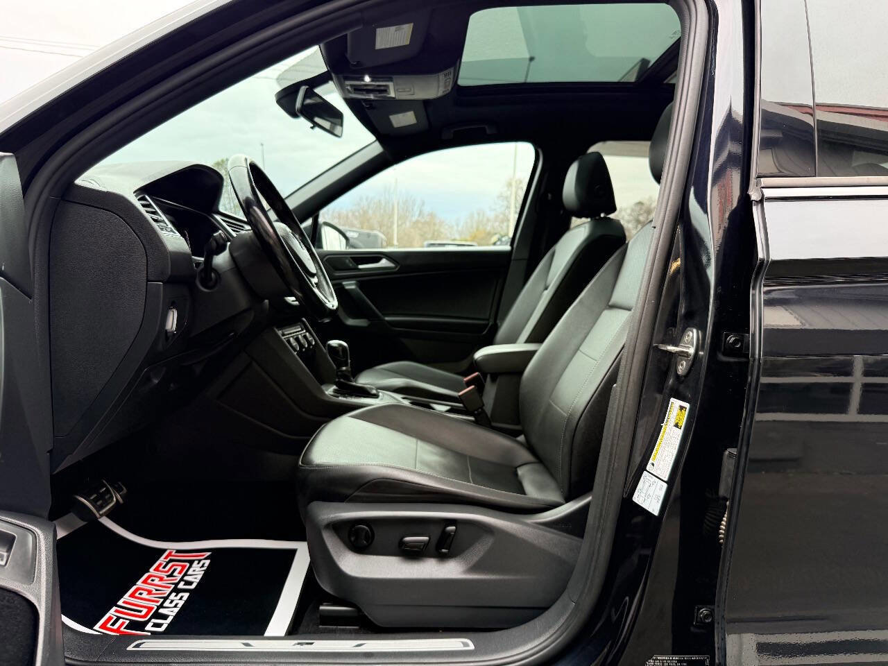 Used 2019 Volkswagen Tiguan SEL Premium R-Line image 16