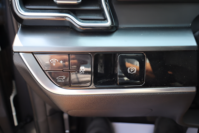 Used 2025 Kia Sportage EX w/ Premium Package FWD image 38