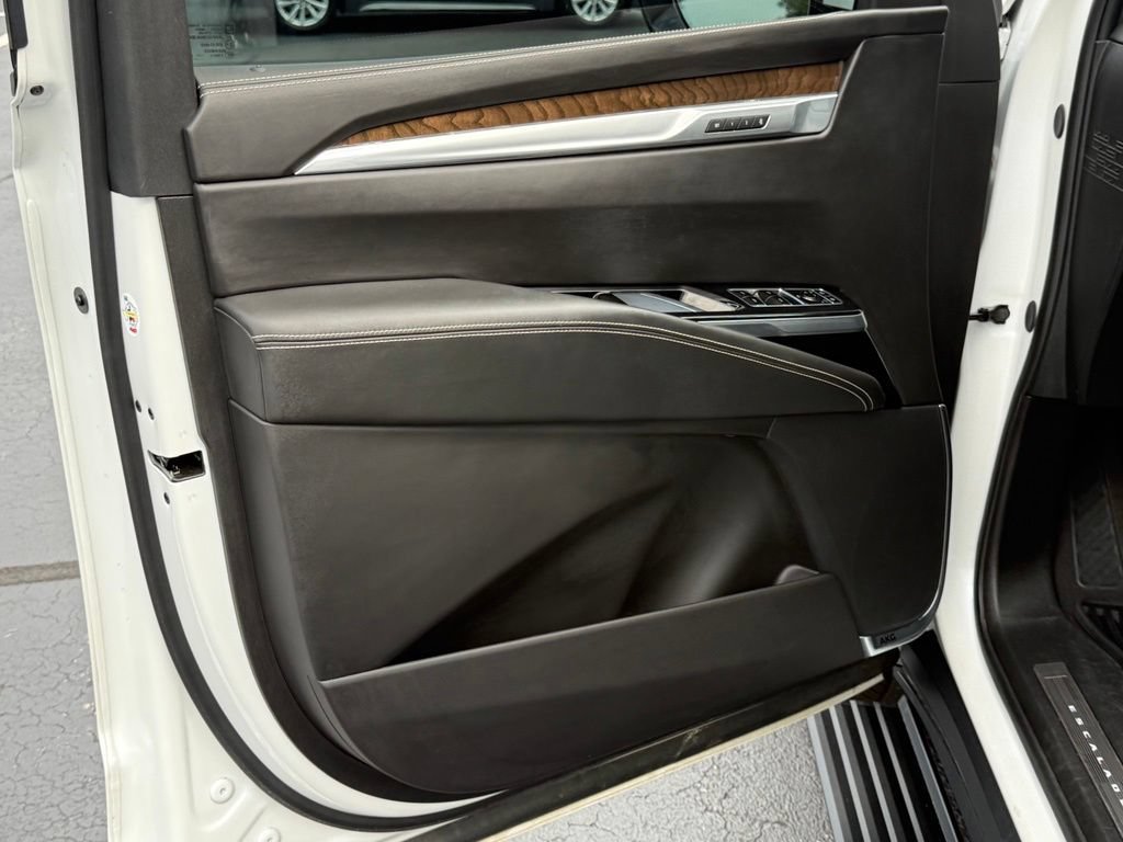 Used 2025 Cadillac Escalade ESV Sport Platinum w/ LPO, ONYX Package AWD/4WD image 14