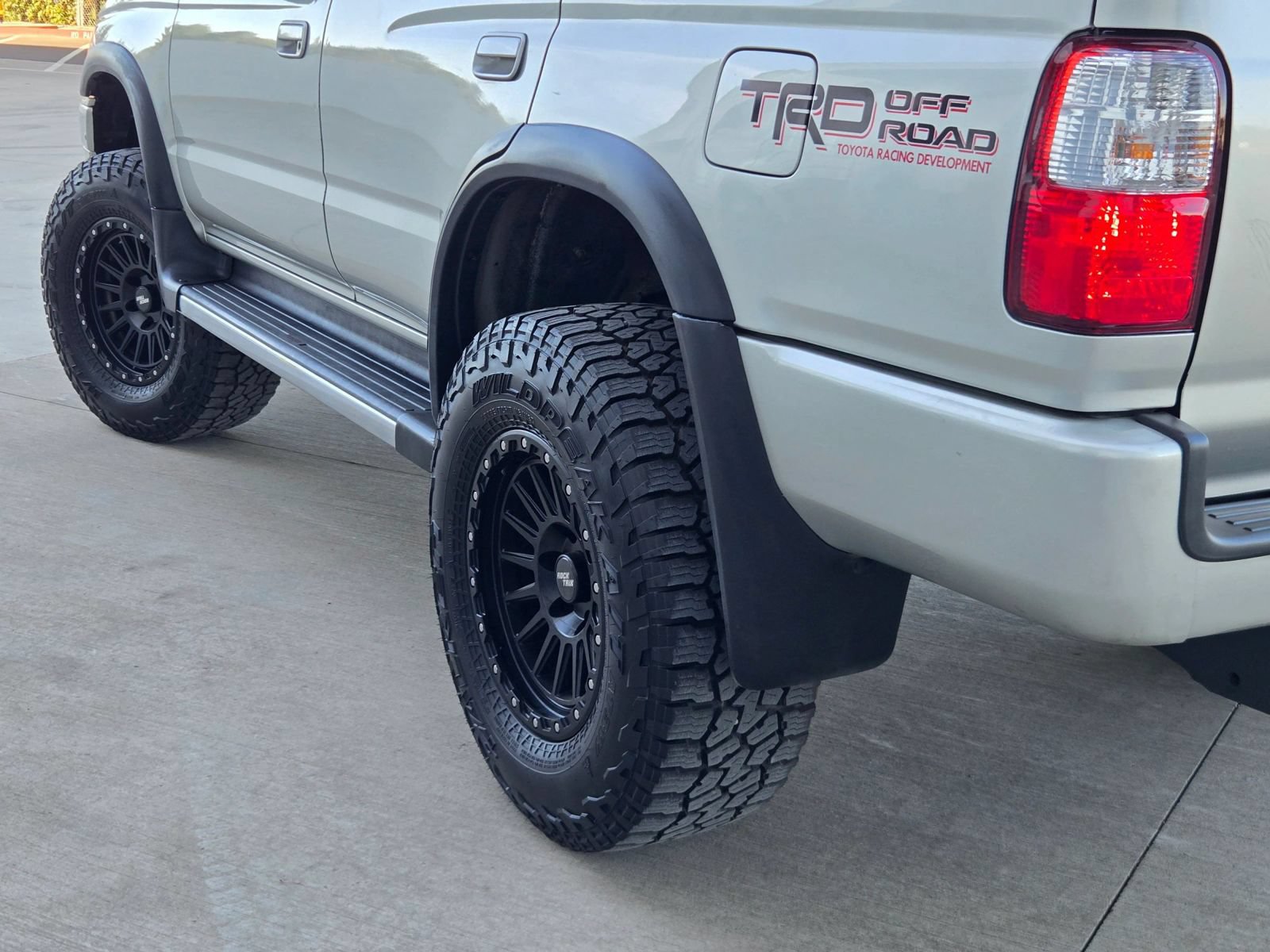 Used 2000 Toyota 4Runner SR5 w/ Upgrade Value Pkg 4 AWD/4WD image 24
