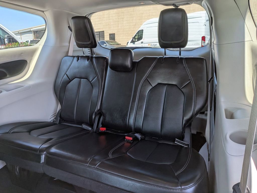 Used 2024 Chrysler Pacifica Touring-L image 26