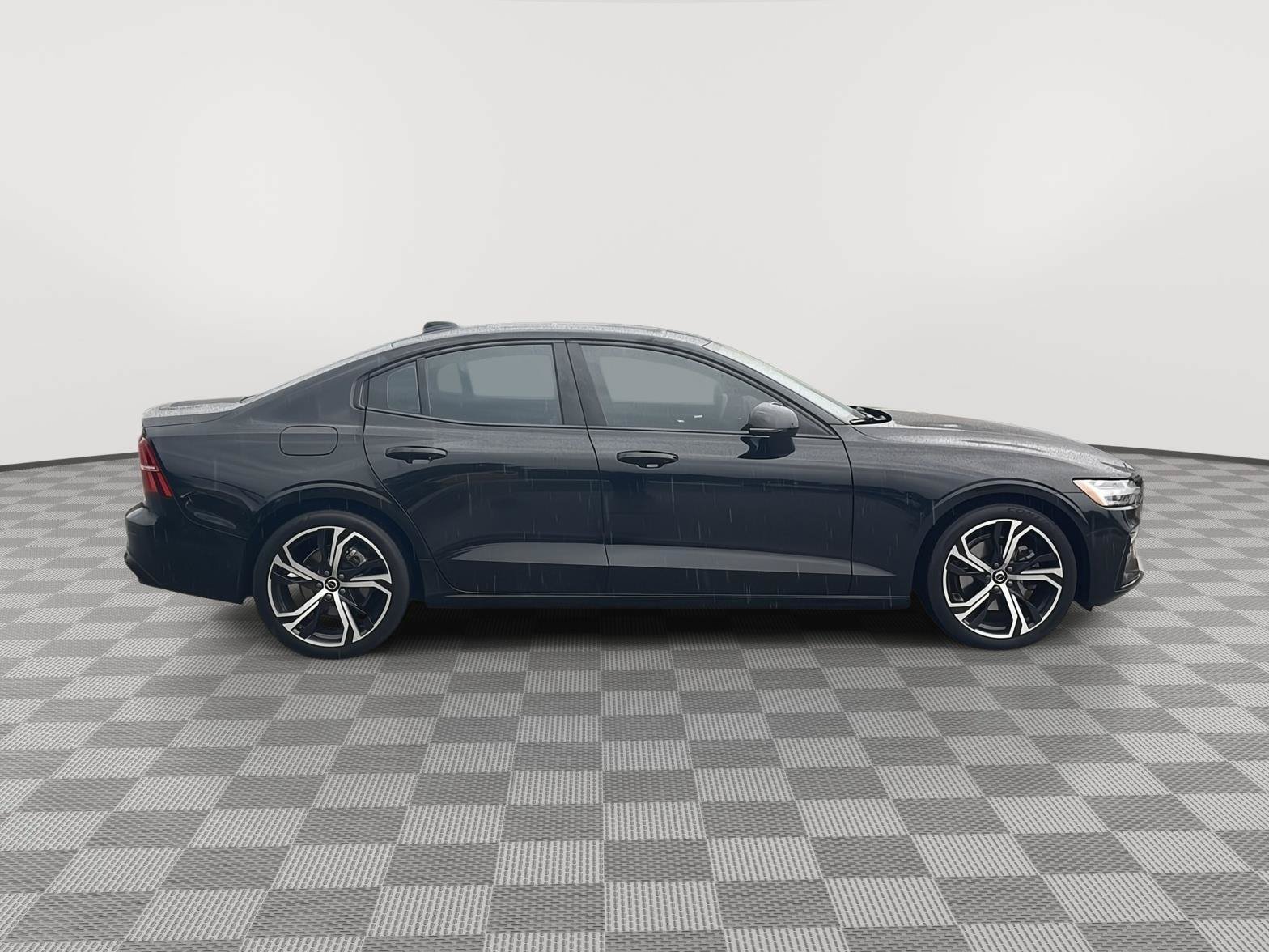 Used 2025 Volvo S60 B5 Plus AWD/4WD image 5