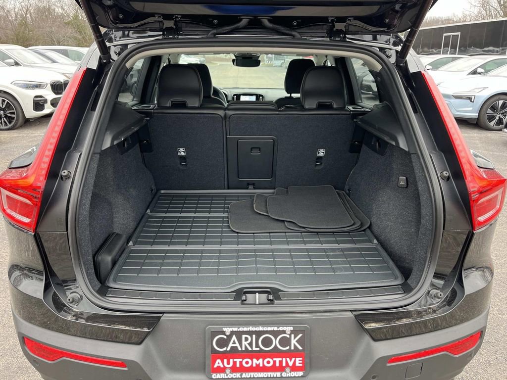 Used 2025 Volvo XC40 B5 Plus w/ Protection Package Premier image 12
