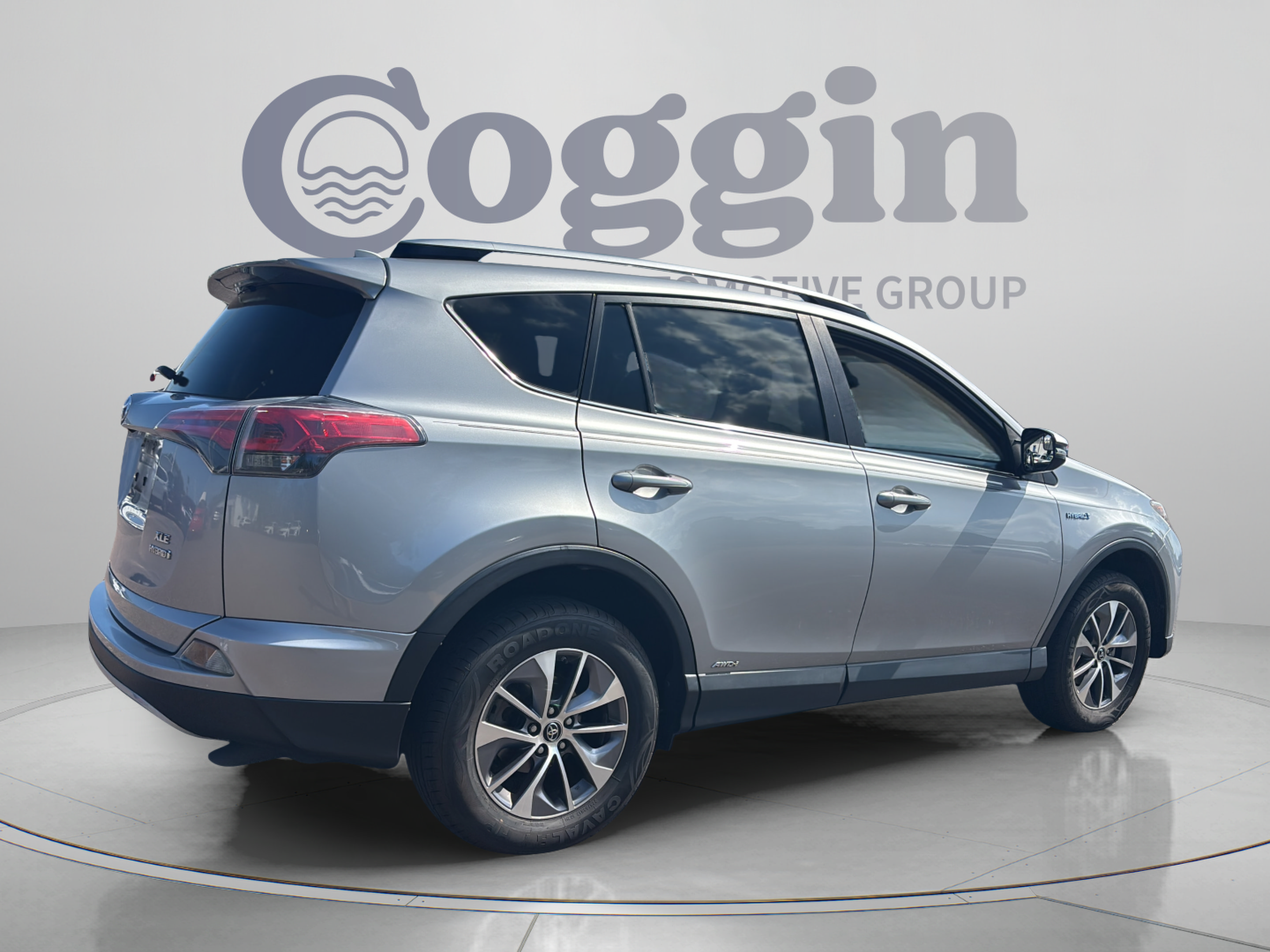 Used 2017 Toyota RAV4 XLE AWD/4WD image 5