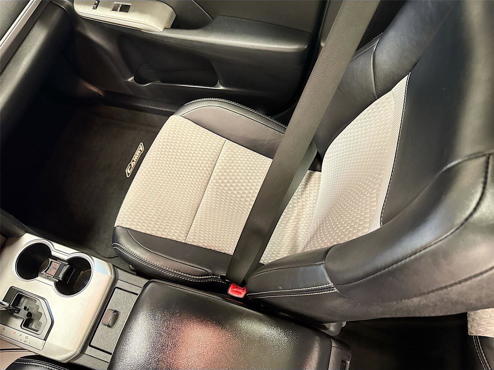 Used 2013 Toyota Camry SE FWD image 22