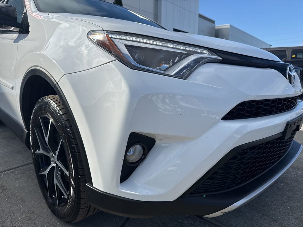 Used 2016 Toyota RAV4 SE image 11