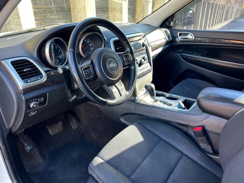Used 2011 Jeep Grand Cherokee Laredo image 14