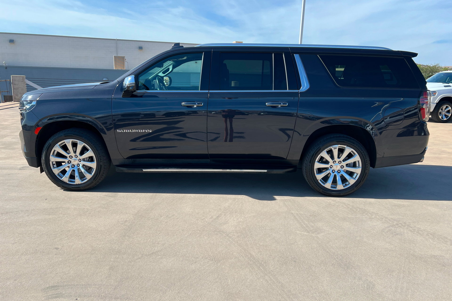 Used 2023 Chevrolet Suburban Premier AWD/4WD image 2