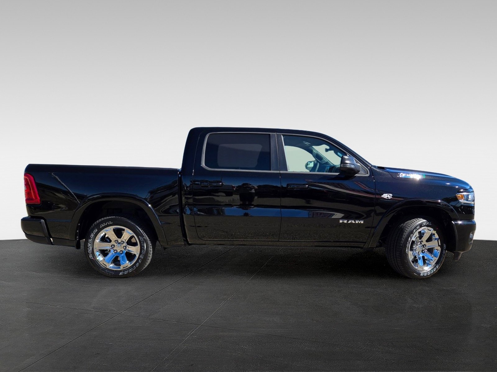 New 2026 RAM 1500 4x4 Crew Cab image 3