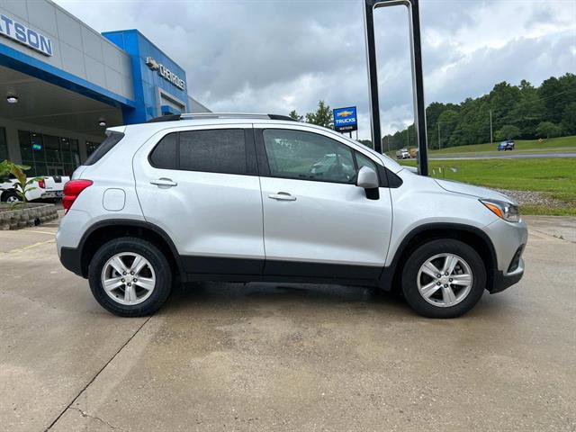 Certified 2022 Chevrolet Trax LT w/ LT Convenience Package image 3