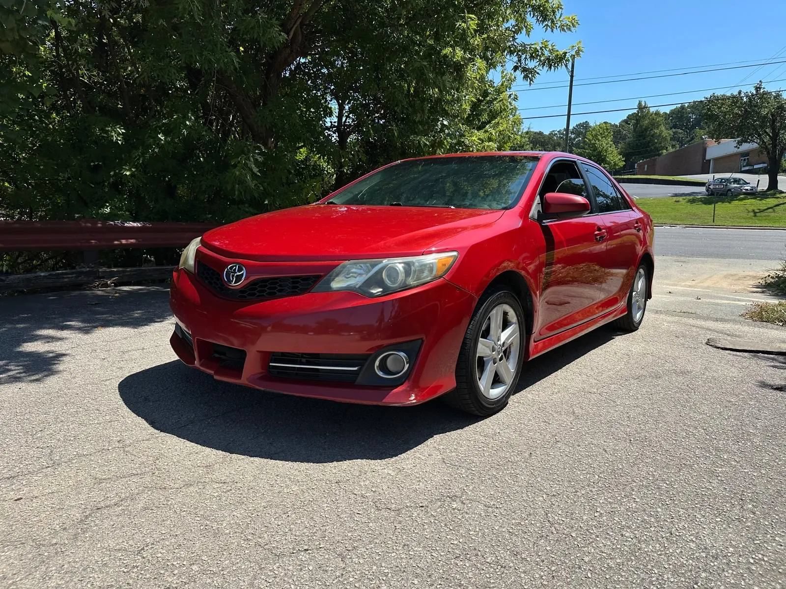 Used 2014 Toyota Camry SE FWD image 2
