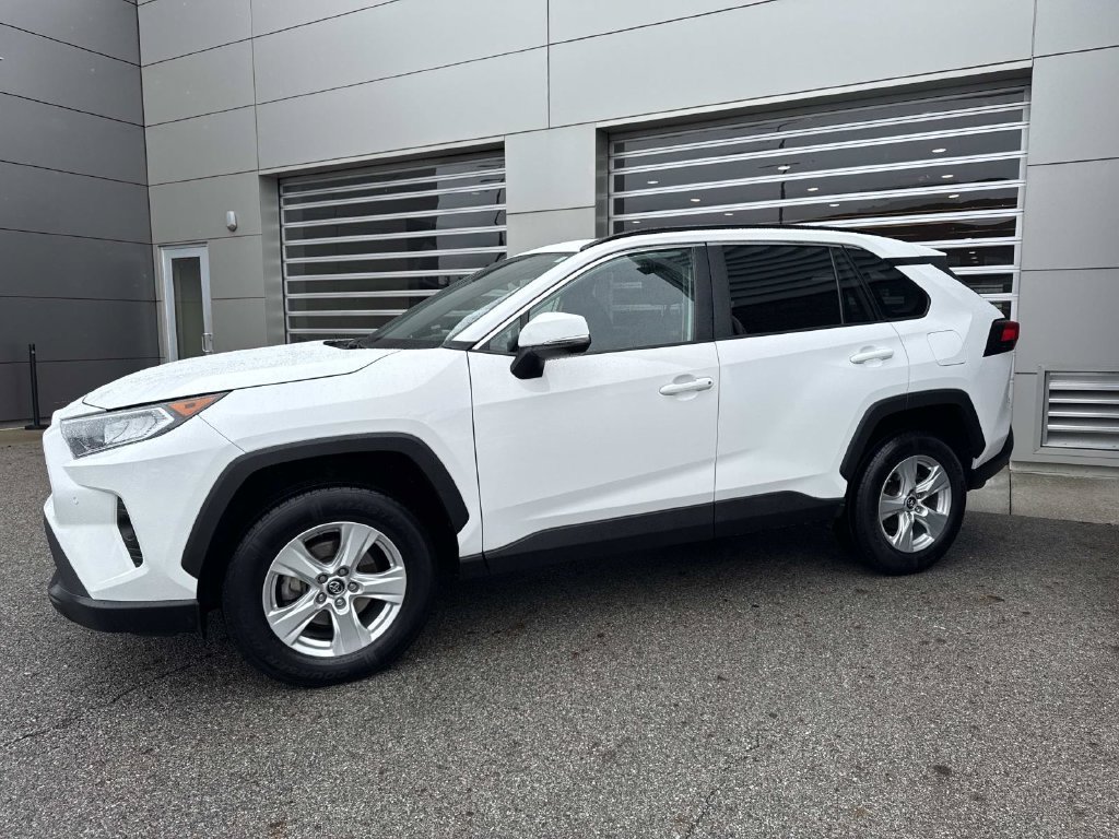 Used 2019 Toyota RAV4 XLE w/ Convenience Package AWD/4WD image 3