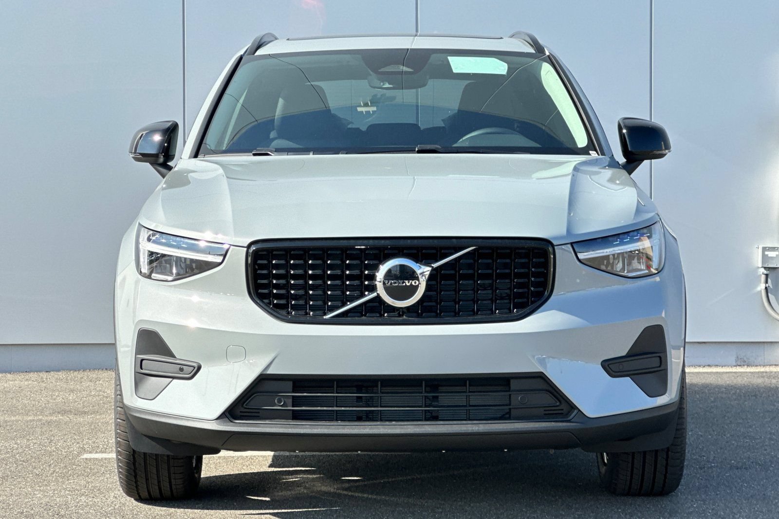 Certified 2026 Volvo XC40 B4 Core w/ Climate Package FWD image 8