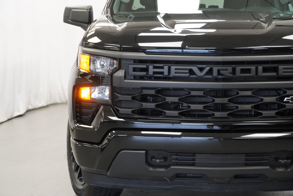 Used 2023 Chevrolet Silverado 1500 Custom w/ LPO, Dark Essentials Package AWD/4WD image 9