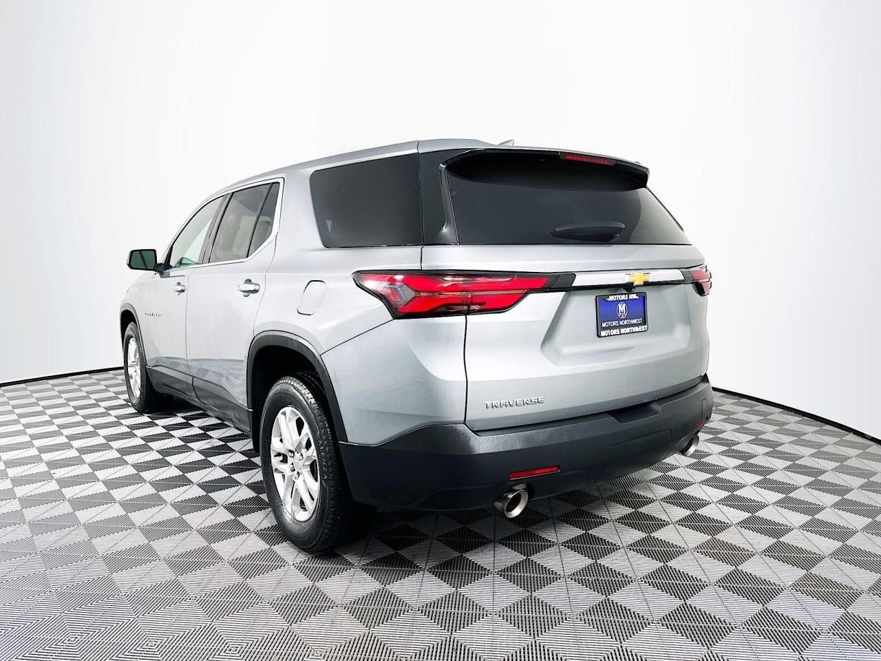 Used 2023 Chevrolet Traverse LS image 13