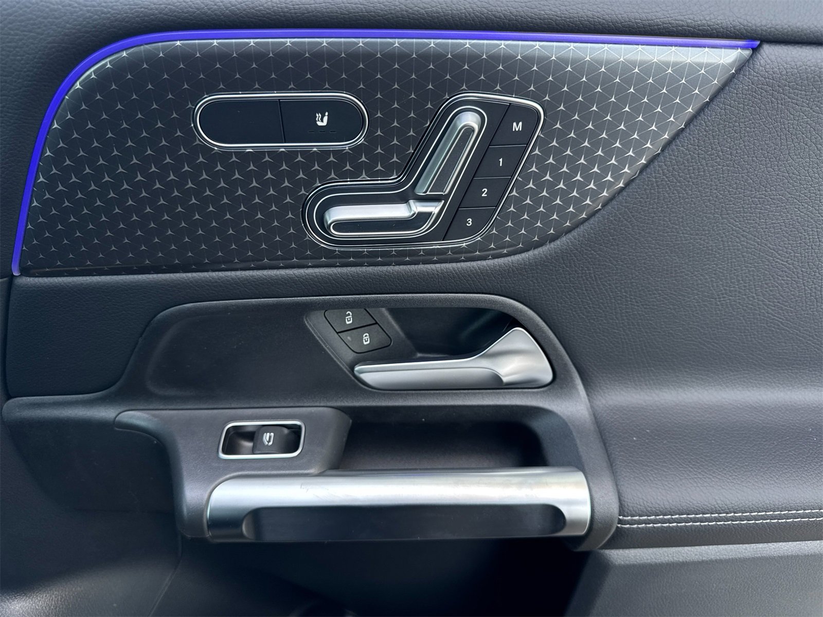 New 2025 Mercedes-Benz GLB 250 4MATIC image 19